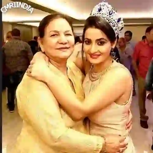 Dolly Sohi with Mother