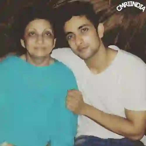 Fahmaan Khan with Mother
