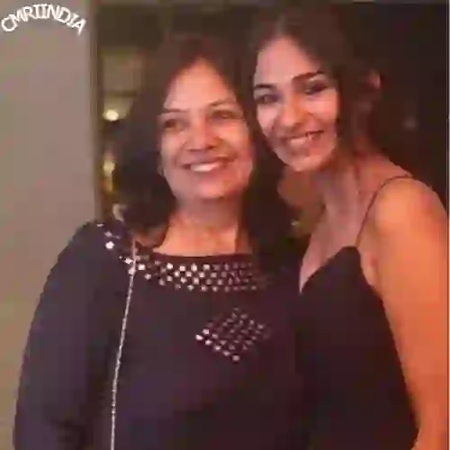 Vidhi Pandya with Mother