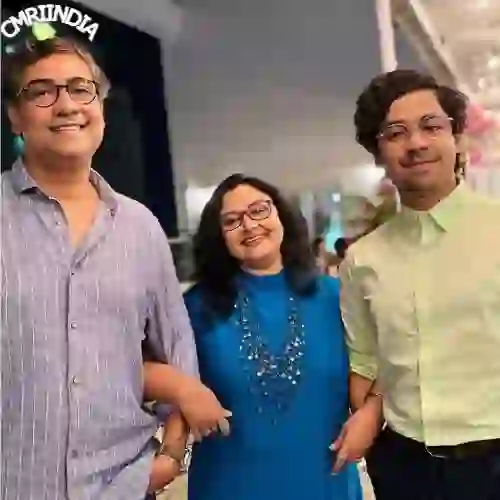 Riddhi Sen with Parents