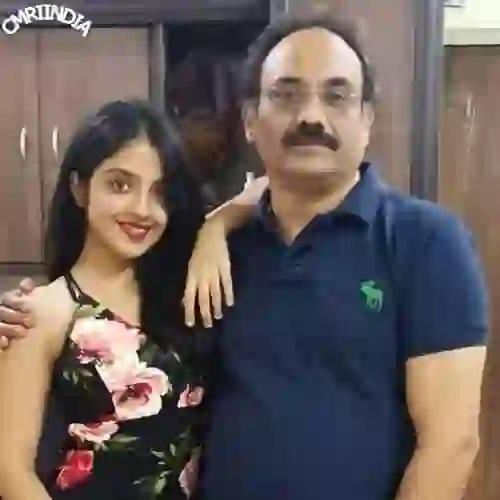 Khushi Dubey with Father